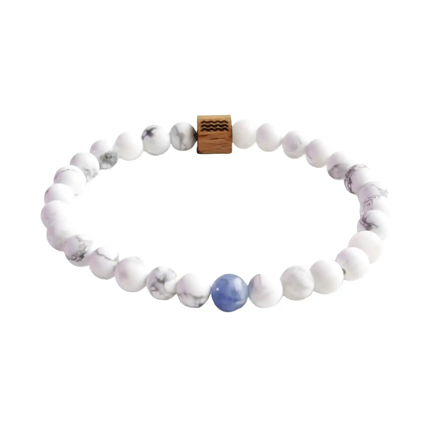 bracelet de perles blanche avec une perle bleu au centre