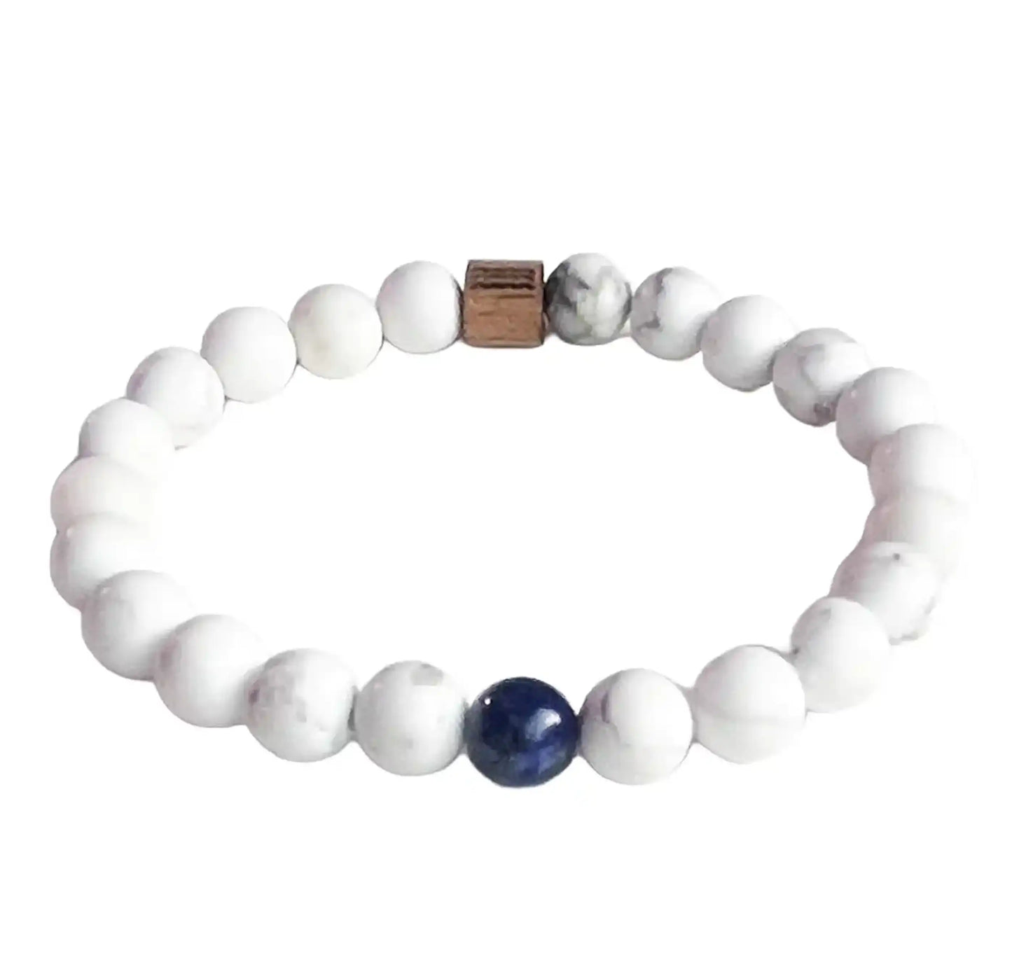 bracelet de perles blanche avec une perle bleu au centre
