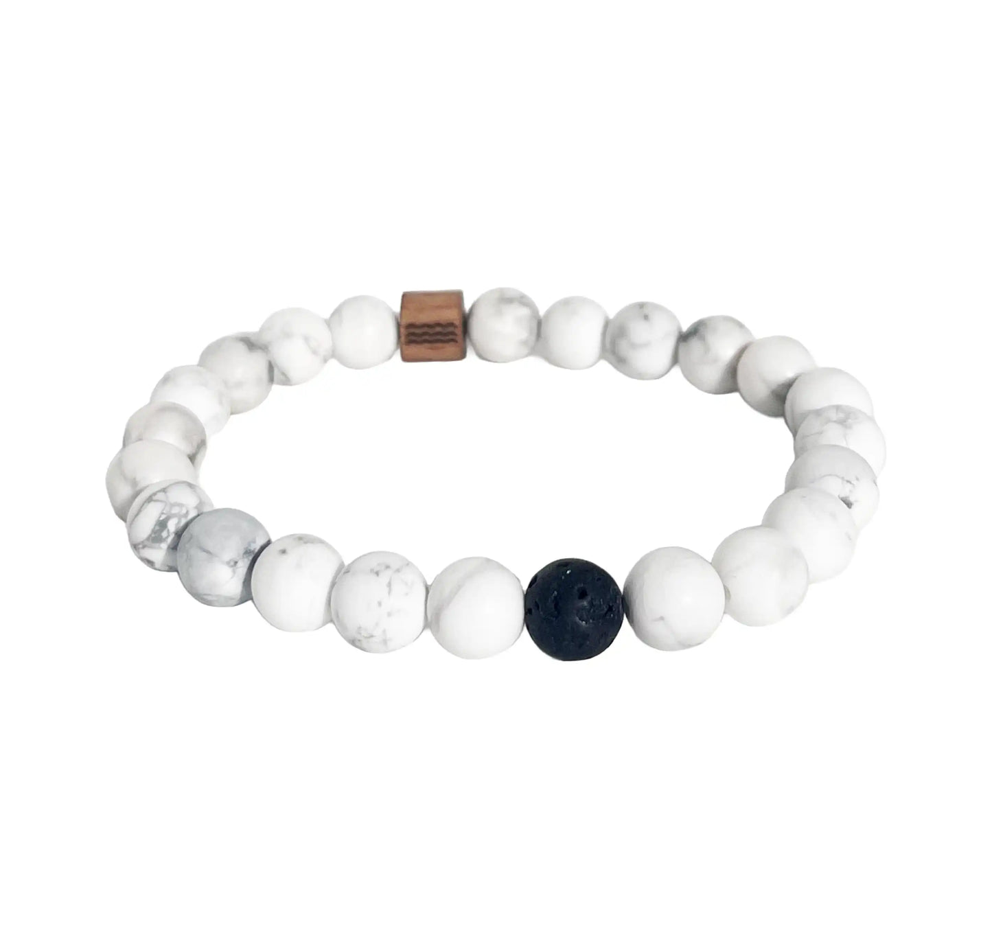 bracelet de perles blanche avec une perle de lave au centre