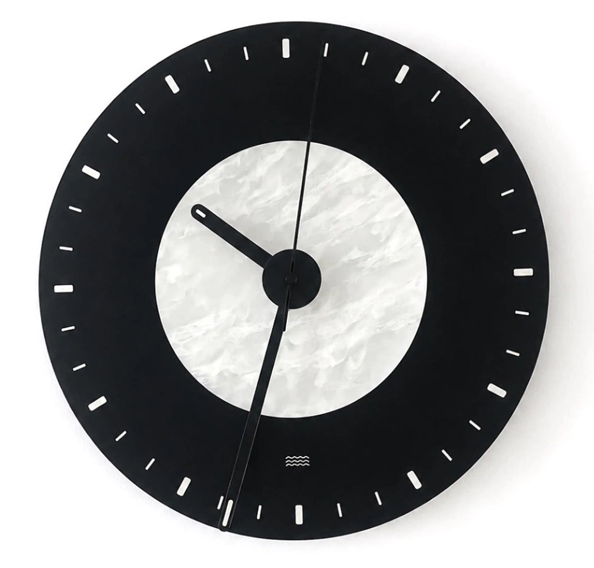 horloge murale noir et blanche eco responsable